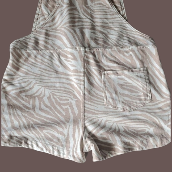 Zebra Print Cream and Blue Denim Overall Shorts. Size Medium. - Picture 8 of 9